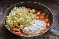 Фото приготовления рецепта: Макароны с курицей в томатно-молочном соусе, запечённые с сыром - шаг №12