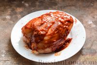 Фото приготовления рецепта: Куриная грудка, запечённая в томатно-соевом маринаде с аджикой - шаг №6