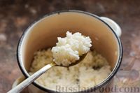 Фото приготовления рецепта: Жареный рис с соевым соусом и яйцами - шаг №2