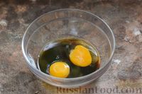 Фото приготовления рецепта: Жареный рис с соевым соусом и яйцами - шаг №4
