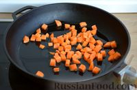Фото приготовления рецепта: Рис с овощами и яйцами (на сковороде) - шаг №4