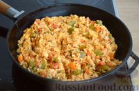 Фото приготовления рецепта: Рис с овощами и яйцами (на сковороде) - шаг №9
