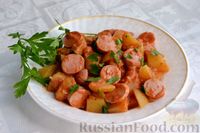 Фото к рецепту: Тушёная картошка с сосисками в томатно-сметанном соусе