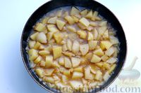 Фото приготовления рецепта: Тушёная картошка с сосисками в томатно-сметанном соусе - шаг №7