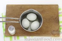 Фото приготовления рецепта: Закуска из болгарского перца с творогом, сыром и яйцами - шаг №2