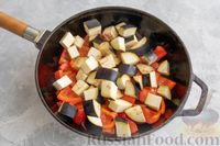 Фото приготовления рецепта: Тушёные кабачки с баклажанами и сладким перцем в сметане - шаг №5