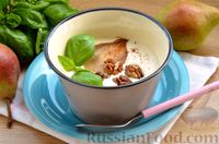 Фото к рецепту: Сырный суп с грушей и грецкими орехами