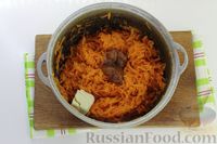 Фото приготовления рецепта: Морковный десерт с джемом и грецкими орехами - шаг №4