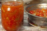 Фото приготовления рецепта: Лечо с зелёными помидорами, острым перцем и чесноком (на зиму) - шаг №11