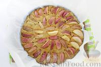 Фото приготовления рецепта: Пряный морковный пирог с яблоками - шаг №10