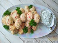 Фото к рецепту: Куриные котлеты в духовке (с болгарским перцем) и сметанный соус к ним
