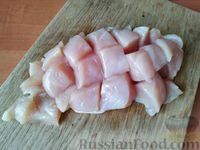 Фото приготовления рецепта: Куриные котлеты в духовке (с болгарским перцем) и сметанный соус к ним - шаг №2