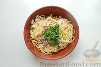 Фото приготовления рецепта: "Гнёзда" из спагетти с беконом и сыром (в духовке) - шаг №5