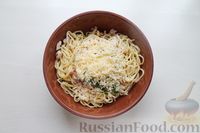 Фото приготовления рецепта: "Гнёзда" из спагетти с беконом и сыром (в духовке) - шаг №6