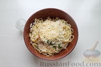 Фото приготовления рецепта: "Гнёзда" из спагетти с беконом и сыром (в духовке) - шаг №7