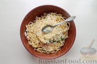 Фото приготовления рецепта: "Гнёзда" из спагетти с беконом и сыром (в духовке) - шаг №8