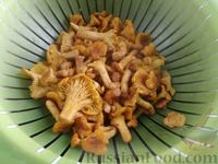 Фото приготовления рецепта: Жареные картофельные пирожки с лесными грибами - шаг №3