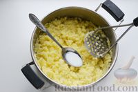Фото приготовления рецепта: Картофельные зразы с капустой и беконом - шаг №11
