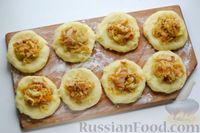 Фото приготовления рецепта: Картофельные зразы с капустой и беконом - шаг №14