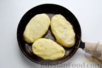 Фото приготовления рецепта: Картофельные зразы с капустой и беконом - шаг №15
