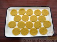 Фото приготовления рецепта: Песочное печенье "Альфахорес" на кукурузном крахмале, с варёной сгущёнкой - шаг №18
