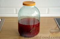 Фото приготовления рецепта: Домашняя настойка из клюквы с мёдом и мятой - шаг №5