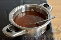 Фото приготовления рецепта: Домашняя настойка из клюквы с мёдом и мятой - шаг №6