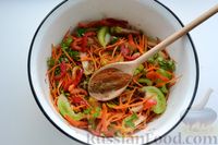 Фото приготовления рецепта: Зелёные помидоры по-корейски, маринованные с морковью и болгарским перцем - шаг №5