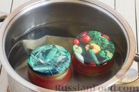 Фото приготовления рецепта: Консервированные зелёные помидоры в томатном соке, с чесноком - шаг №7