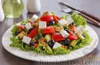 Фото к рецепту: Греческий салат с шампиньонами