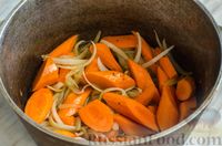 Фото приготовления рецепта: Говяжья грудинка, томлённая с помидорами и морковью (в духовке) - шаг №11