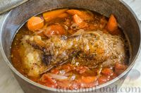 Фото приготовления рецепта: Говяжья грудинка, томлённая с помидорами и морковью (в духовке) - шаг №13