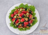 Фото приготовления рецепта: Греческий салат с шампиньонами - шаг №11