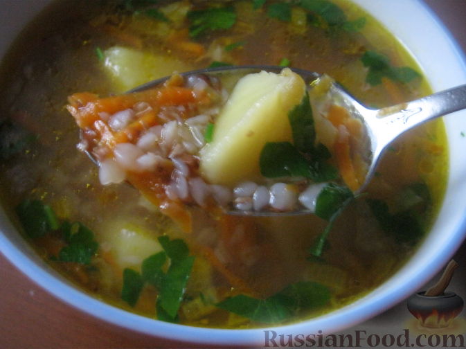 Гречневый суп с курицей и овощами