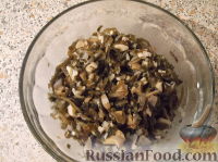 Фото приготовления рецепта: Запеканка из цветной капусты, с грибами и сухариками - шаг №4