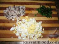 Фото приготовления рецепта: Свекольно-селедочный салат - шаг №4