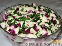 Фото приготовления рецепта: Свекольно-селедочный салат - шаг №5