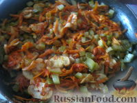 Фото приготовления рецепта: Солянка с капустой, грибами и консервированной рыбой - шаг №13
