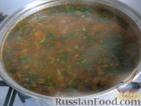 Фото приготовления рецепта: Солянка с капустой, грибами и консервированной рыбой - шаг №19