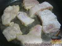 Фото приготовления рецепта: Жареное филе пангасиуса - шаг №6