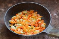Фото приготовления рецепта: Суп с килькой в томатном соусе, пшеном и яйцами - шаг №7