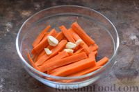 Фото приготовления рецепта: Морковь, запечённая с пряным медовым маринадом и чесноком - шаг №5