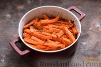 Фото приготовления рецепта: Морковь, запечённая с пряным медовым маринадом и чесноком - шаг №8