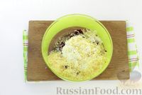 Фото приготовления рецепта: Закусочные шарики из свёклы с сельдью, сыром и яйцами - шаг №5