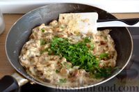 Фото приготовления рецепта: Куриные отбивные, запечённые с грибами, картофелем и сыром - шаг №11