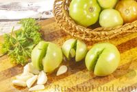Фото приготовления рецепта: Маринованные зелёные помидоры с чесноком и петрушкой (на зиму) - шаг №4