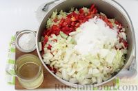 Фото приготовления рецепта: Салат из свёклы, яблок, болгарского перца и лука (на зиму) - шаг №6