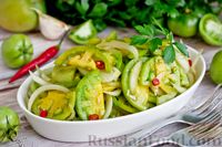 Фото к рецепту: Пикантный салат из зелёных помидоров с луком, чесноком и острым перцем