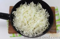 Фото приготовления рецепта: Бездрожжевые пирожки на кефире, с тушёной капустой (в духовке) - шаг №8