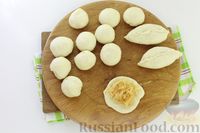 Фото приготовления рецепта: Бездрожжевые пирожки на кефире, с тушёной капустой (в духовке) - шаг №12
